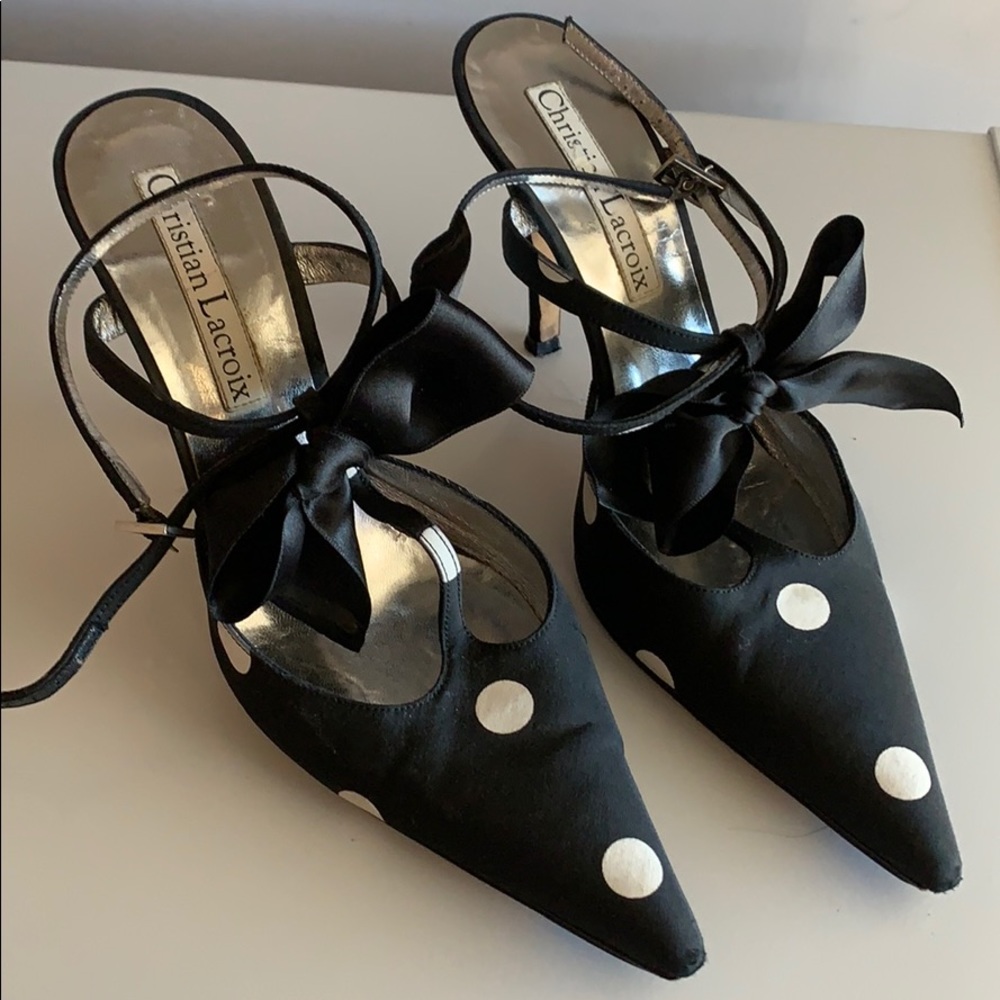 Cute bow and dot heels